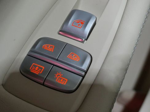 Used 2019 BMW 750i xDrive w/ Executive Package image 27