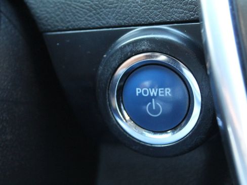 Used 2015 Toyota Camry XLE w/ Moonroof Package FWD image 24