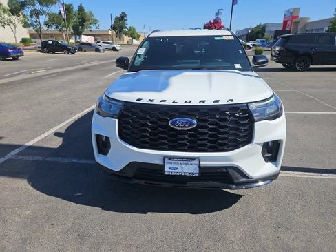 Used 2025 Ford Explorer ST-Line w/ ST-Line Street Pack AWD/4WD image 4