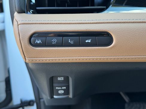 Used 2025 INFINITI QX80 Sensory image 13