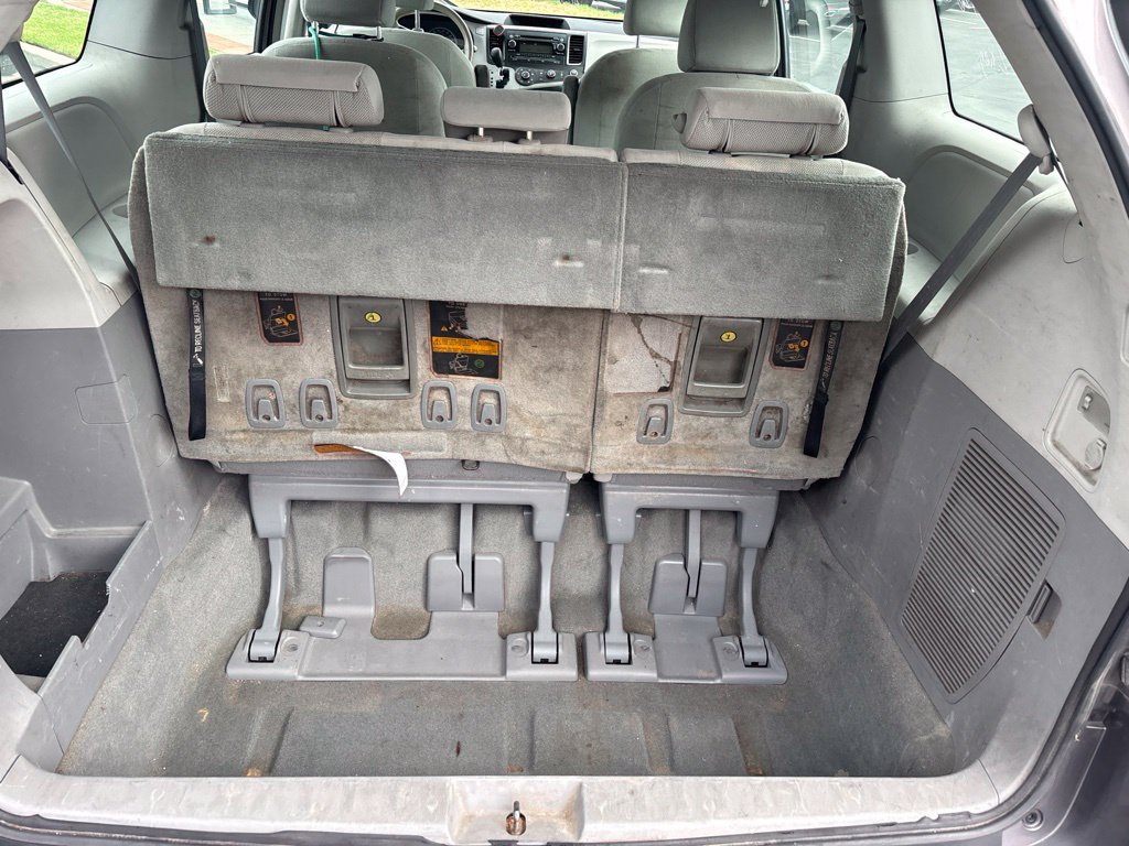 Used 2014 Toyota Sienna L FWD image 10