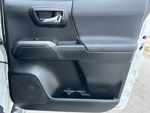 Used 2017 Toyota Tacoma TRD Off-Road image 26