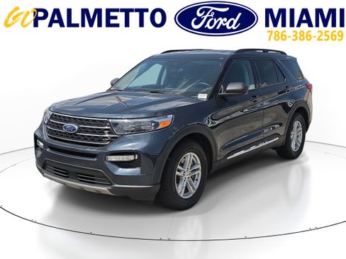 Used 2023 Ford Explorer XLT w/ Equipment Group 202A RWD image 3