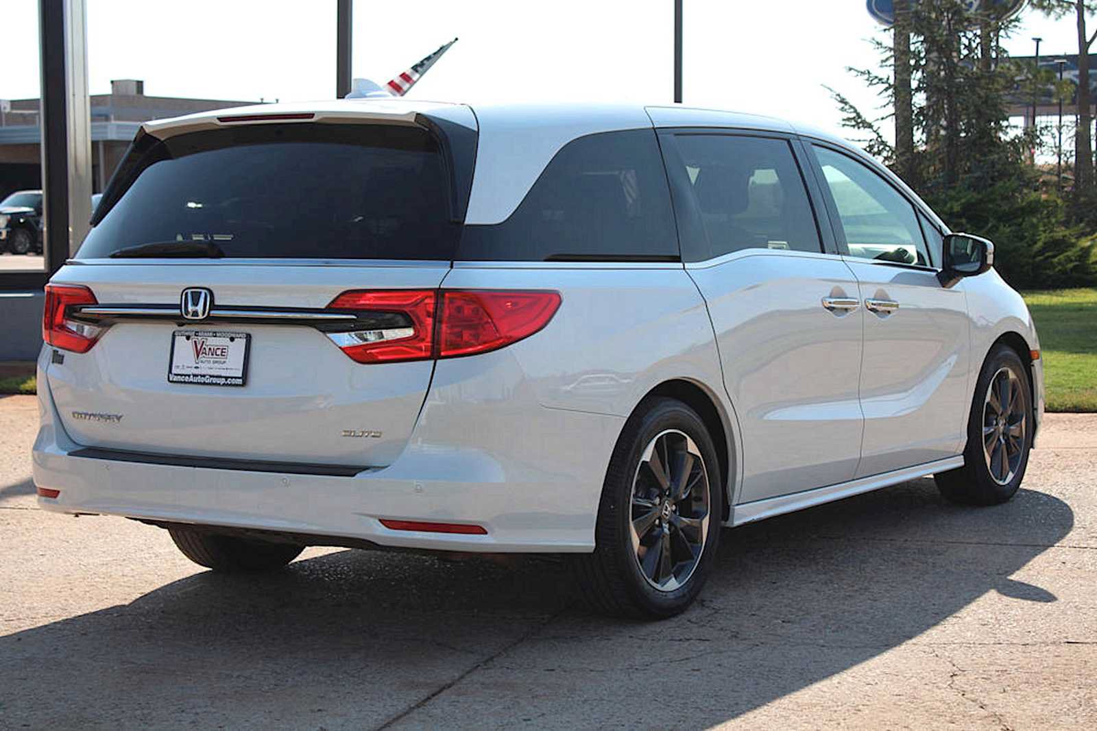 Used 2022 Honda Odyssey Elite image 4
