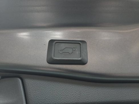 Used 2020 Toyota RAV4 Limited AWD/4WD image 16