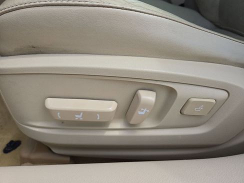 Used 2014 Lexus ES 350 w/ Luxury Package FWD image 16