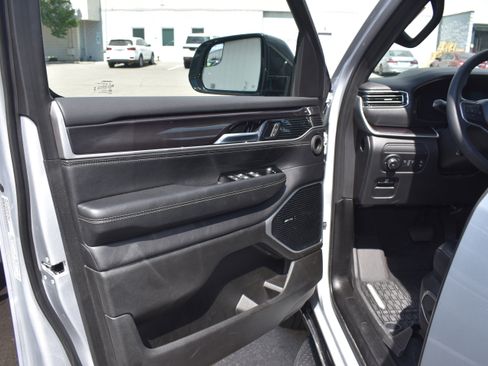 Used 2024 Jeep Wagoneer 4WD w/ Premium Group I image 13