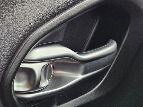 Used 2016 Jeep Cherokee Trailhawk w/ Comfort/Convenience Group image 19