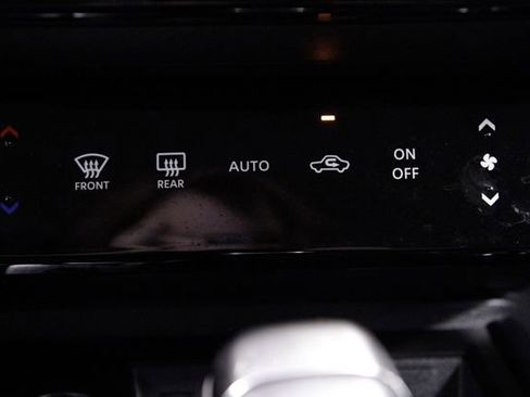 Used 2025 Nissan Kicks SR image 29