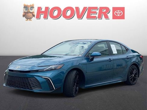 Used 2025 Toyota Camry SE w/ Multimedia Upgrade Package FWD image 5