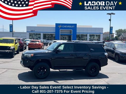 Used 2020 Toyota 4Runner TRD Off-Road Premium w/ Moonroof Package AWD/4WD image 1