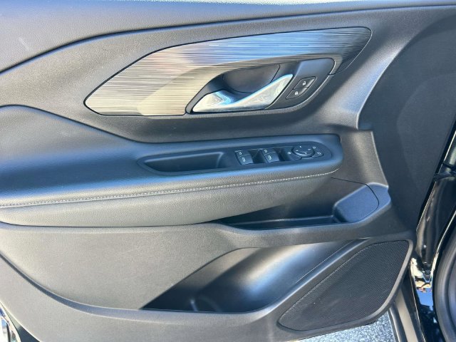 Used 2024 GMC Terrain SLE FWD image 23