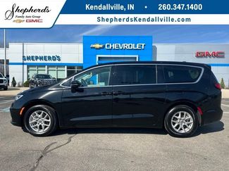 Used 2024 Chrysler Pacifica Touring-L video 1