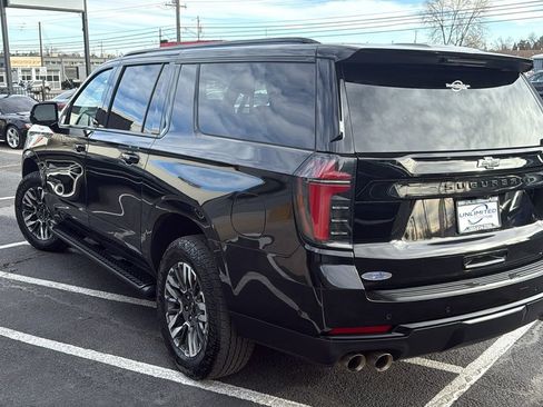 Used 2025 Chevrolet Suburban Z71 image 5