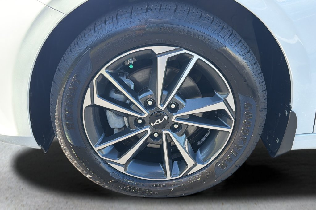 Used 2024 Kia Forte LXS w/ LXS Technology Package FWD image 9