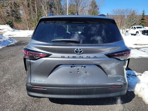 New 2026 Toyota Sienna XLE AWD/4WD image 4