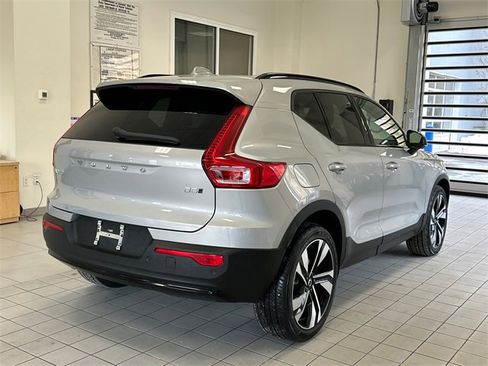 Certified 2025 Volvo XC40 B5 Plus image 4