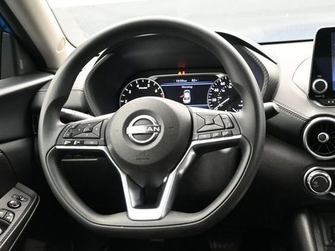 Used 2025 Nissan Sentra SV FWD image 9