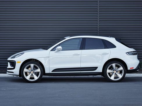 New 2026 Porsche Macan image 2