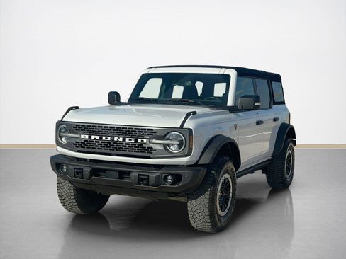 Used 2022 Ford Bronco Badlands image 3