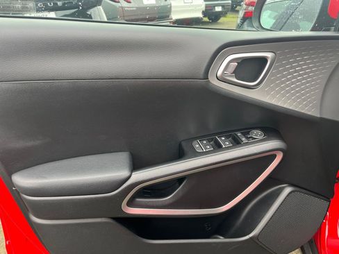 Used 2025 Kia Soul LX w/ LX Technology Package image 18
