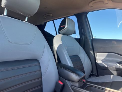 Used 2023 Nissan Kicks SR w/ SR Premium Package image 12