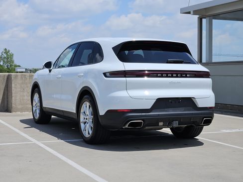 Certified 2024 Porsche Cayenne AWD/4WD image 3