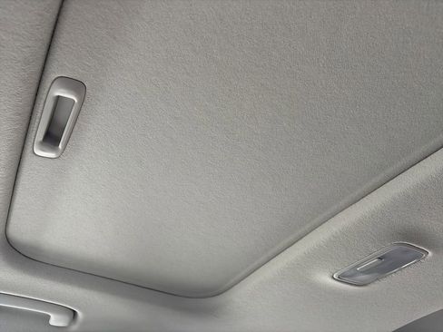 Used 2024 Hyundai Venue SEL image 21