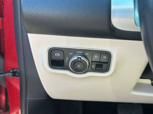 Used 2022 Mercedes-Benz GLB 250 4MATIC image 22