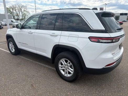 Used 2023 Jeep Grand Cherokee Laredo w/ Luxury Tech Group I AWD/4WD image 6