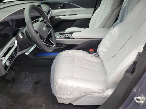 New 2025 Cadillac Lyriq Luxury w/ LPO, Floor Liner Package image 18