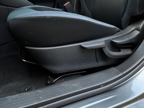 Used 2025 Nissan Versa SV FWD image 11
