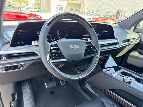 New 2027 Cadillac Vistiq Sport w/ LPO, Floor Liner Package AWD/4WD image 34