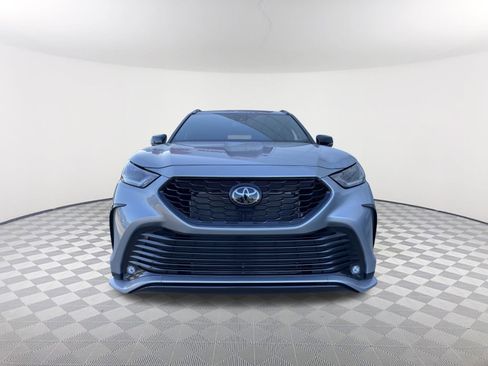 New 2025 Toyota Highlander XSE image 2