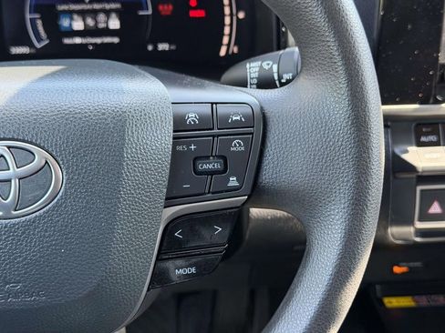 Used 2025 Toyota Camry LE image 10