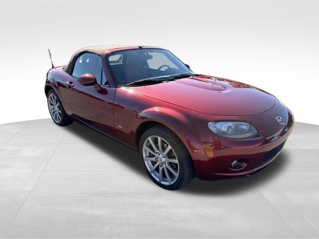 Used 2006 MAZDA MX-5 Miata Grand Touring w/ Premium Pkg RWD image 2