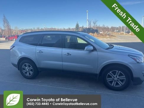 Used 2016 Chevrolet Traverse LT image 2