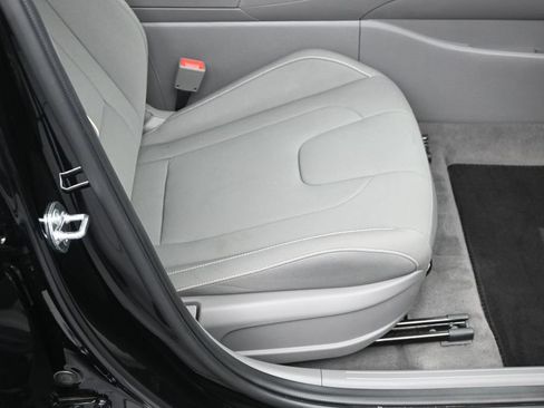 Used 2024 Hyundai Elantra SEL w/ Convenience Package FWD image 11