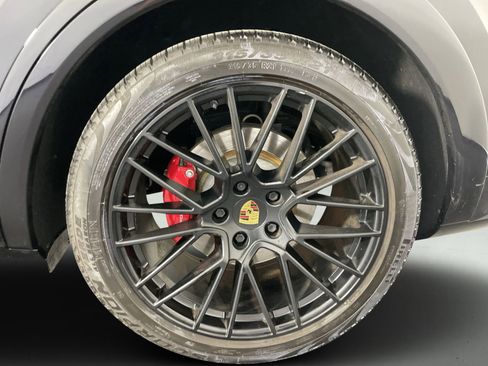 Used 2021 Porsche Cayenne GTS image 10