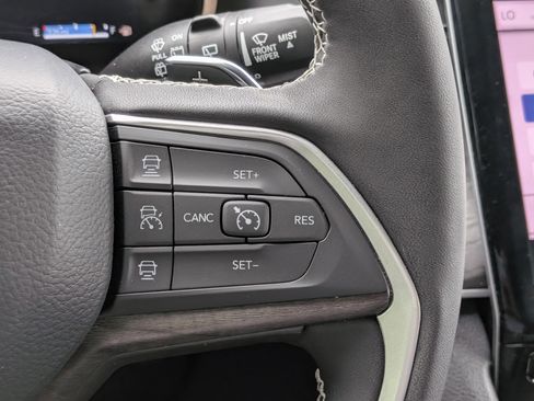 Certified 2025 Jeep Grand Cherokee Limited w/ Luxury Tech Group II RWD image 26