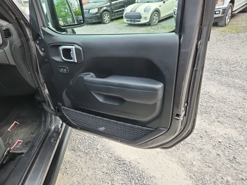 Used 2023 Jeep Wrangler Sport S image 23