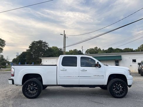 Used 2011 GMC Sierra 2500 Denali w/ LPO, Protection Package AWD/4WD image 5