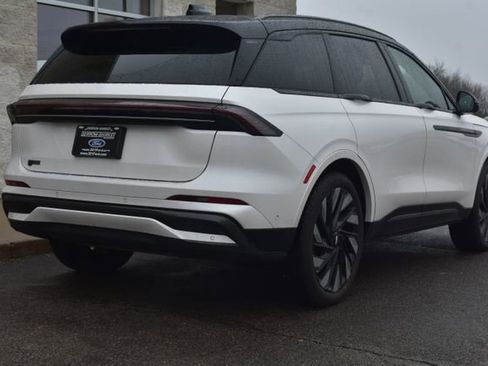 Used 2024 Lincoln Nautilus Reserve w/ Equipment Group 202A image 17