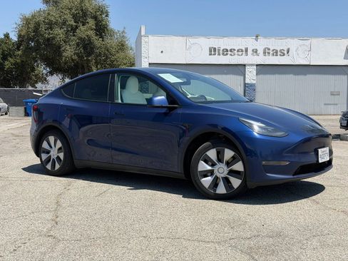 Used 2023 Tesla Model Y 2WD image 1