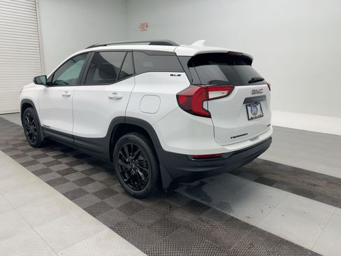 Used 2024 GMC Terrain SLE w/ Driver Convenience Package image 3