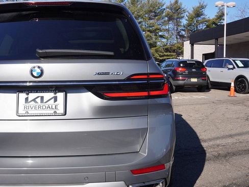Used 2023 BMW X7 xDrive40i w/ Parking Assistance Package image 16