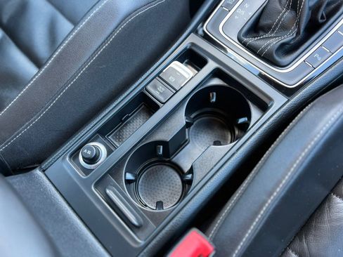 Used 2016 Volkswagen Golf 4-Door image 15