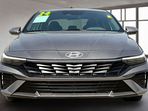 Used 2024 Hyundai Elantra SEL FWD image 2