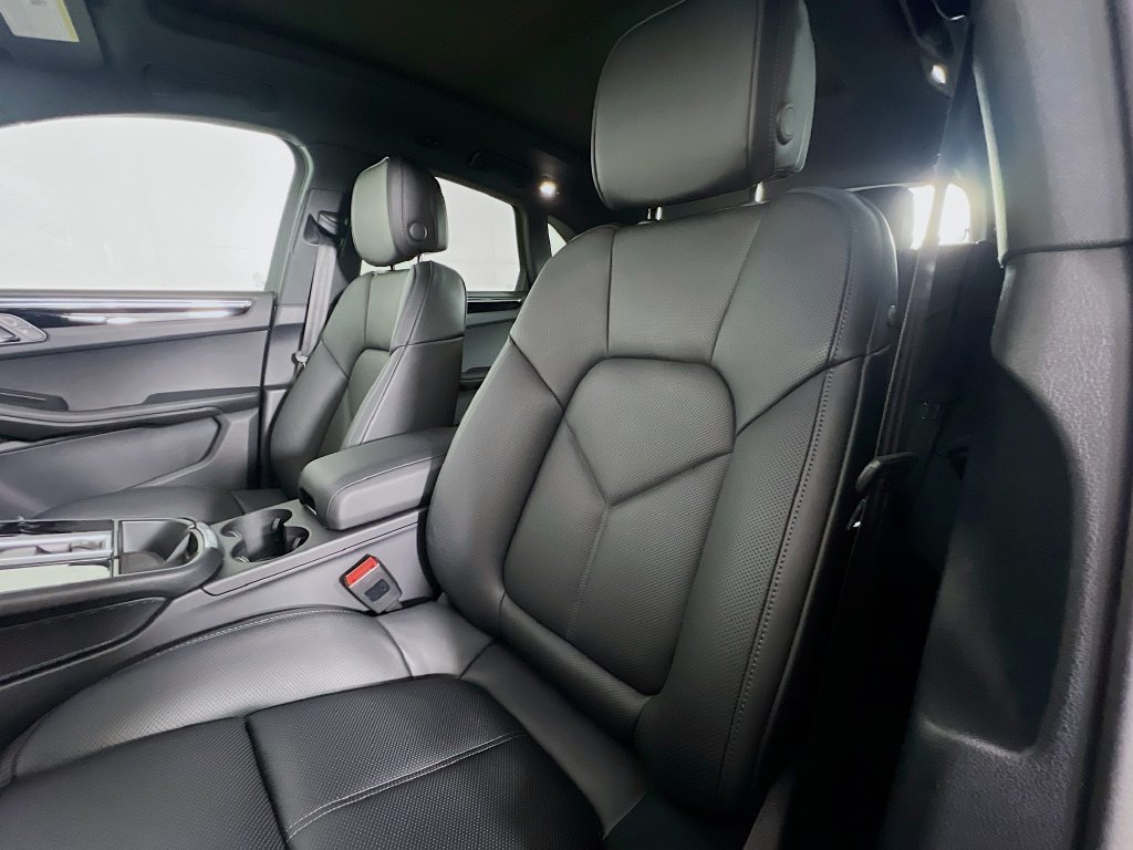 Certified 2026 Porsche Macan AWD/4WD image 22