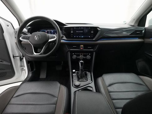 Used 2023 Volkswagen Taos SEL image 5